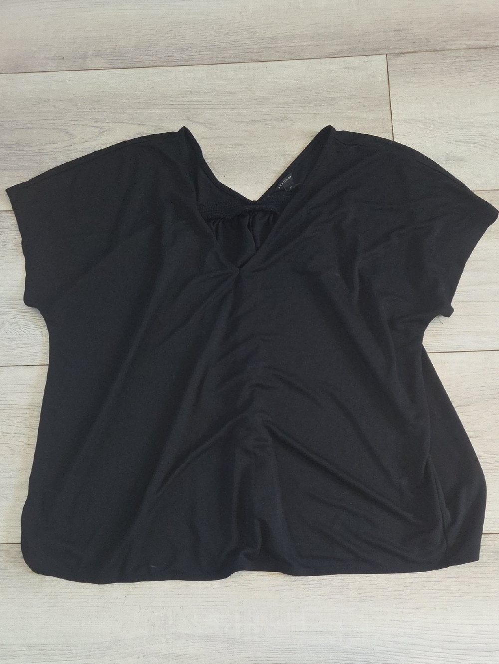 Ann Taylor Black V-Neck Short Sleeve Ruched Front Top